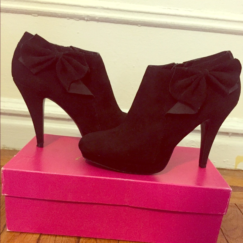 High heel boots